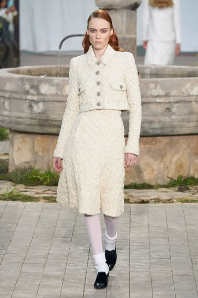 Look 28